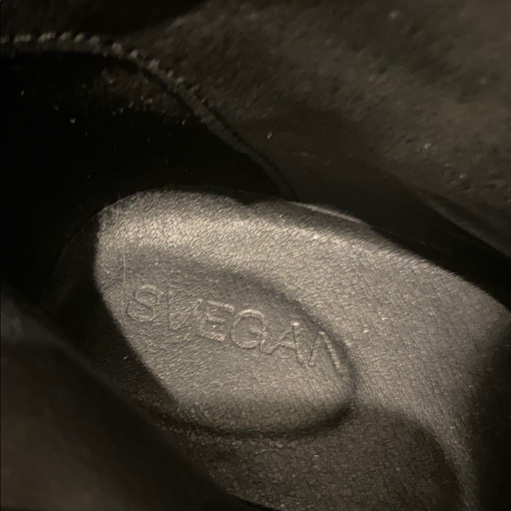 SVEGAN Black Patent Faux Leather Knee-High Boots. Block Heel. Size 38. Size Zip. - Picture 8 of 12